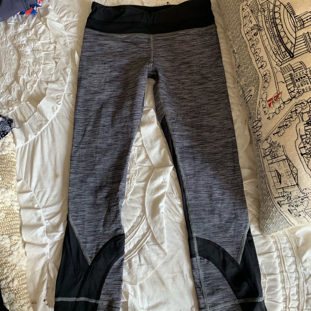 Lululemon wunder under crops size 4